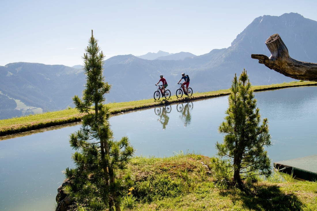Ein Paar am Mountainbiken in der Region Wagrain-Kleinarl © Wagrain‑Kleinarl Tourismus