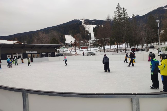Spaß für Groß und Klein - Eislaufen in Wagrain © Wagrain‑Kleinarl Tourismus