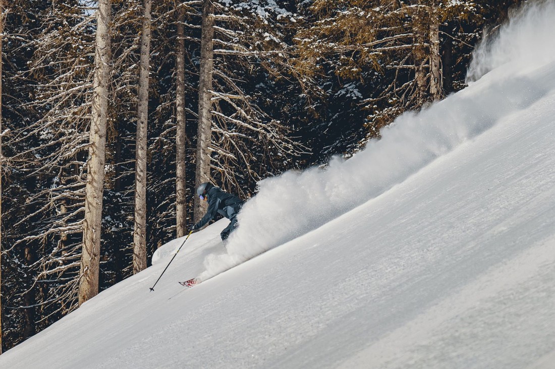 Skifahrer in Alpendorf Snow Space © JOSalzburg
